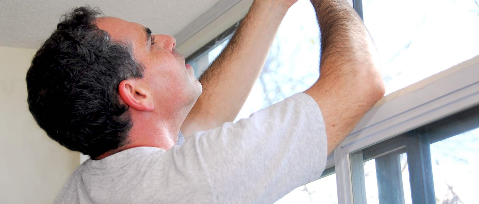 curtain fitters UB10